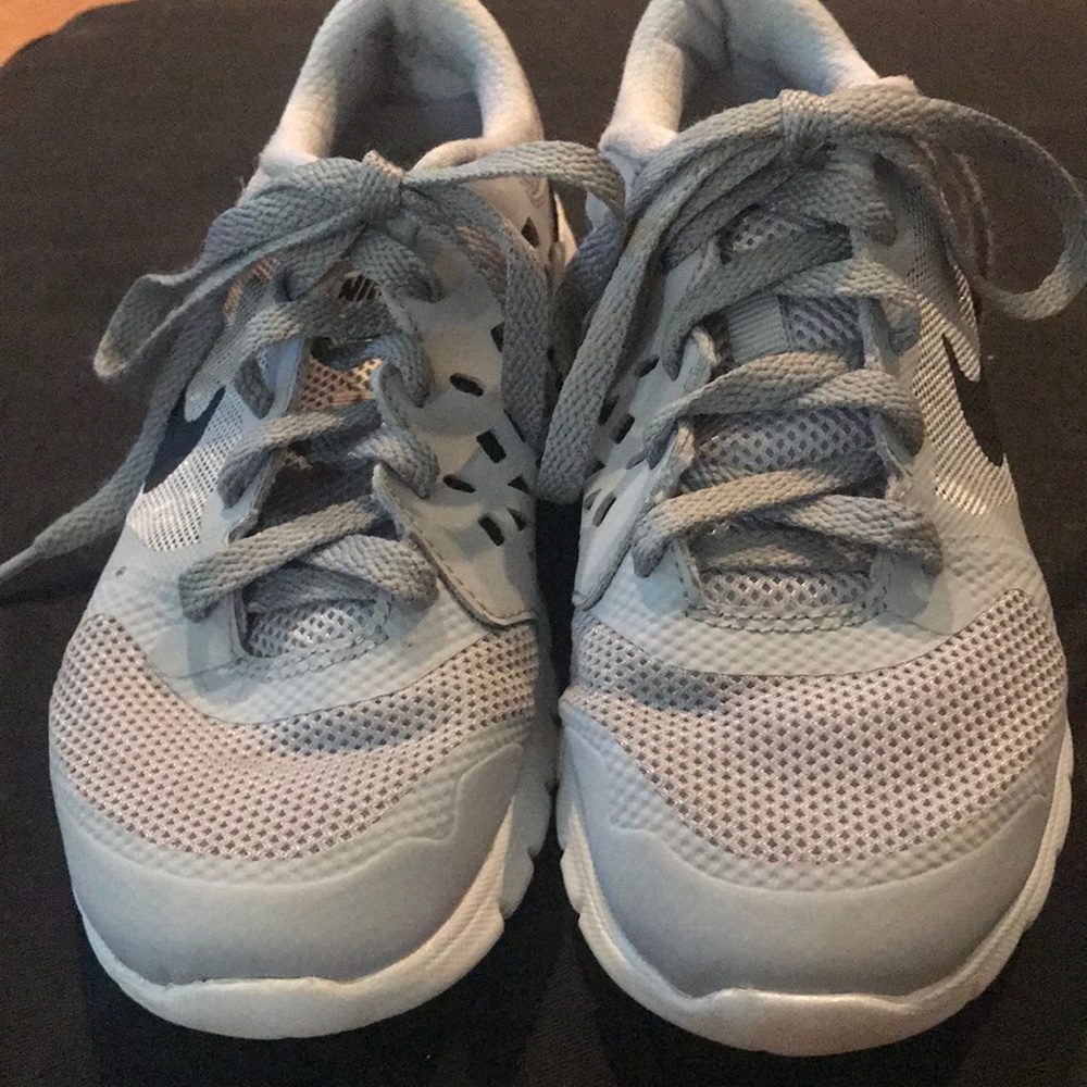Nike youth gray sneakers